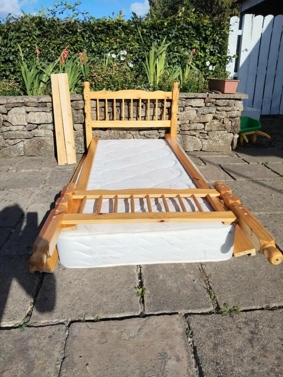 Pine Single bed - Image 1