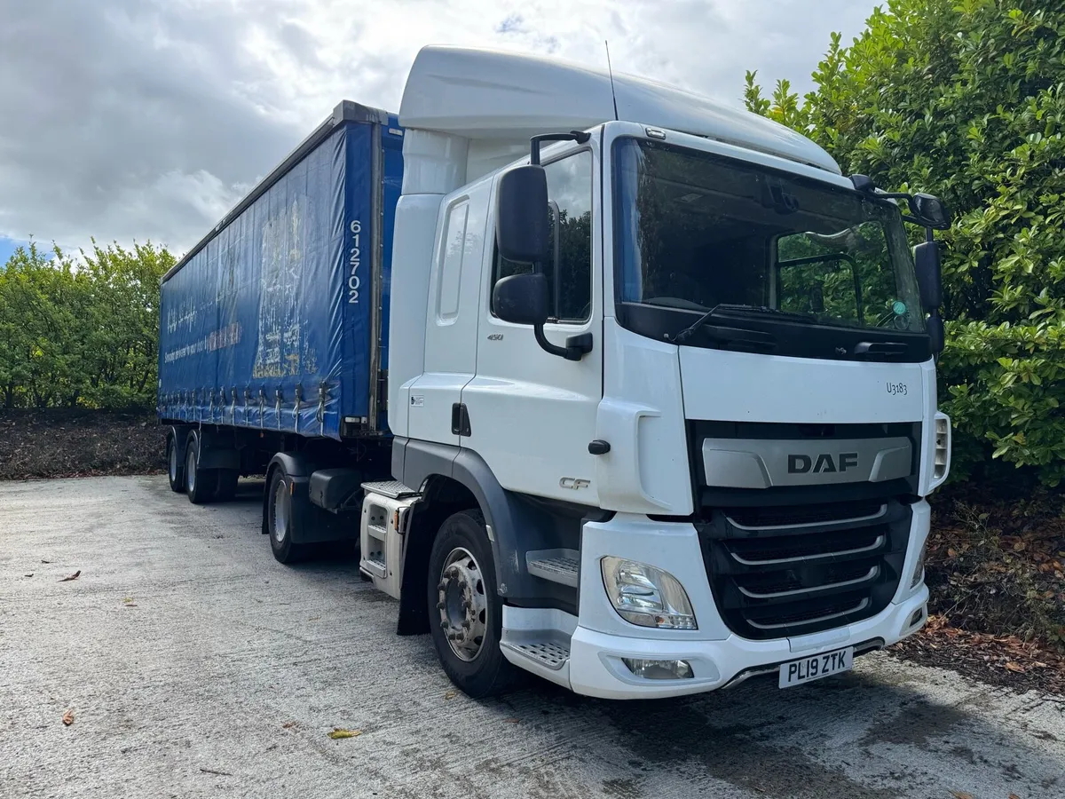 33 foot trailer (rear steer) - Image 2