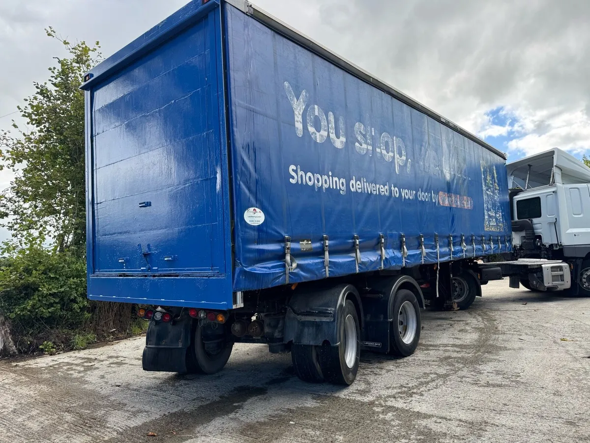 33 foot trailer (rear steer) - Image 1
