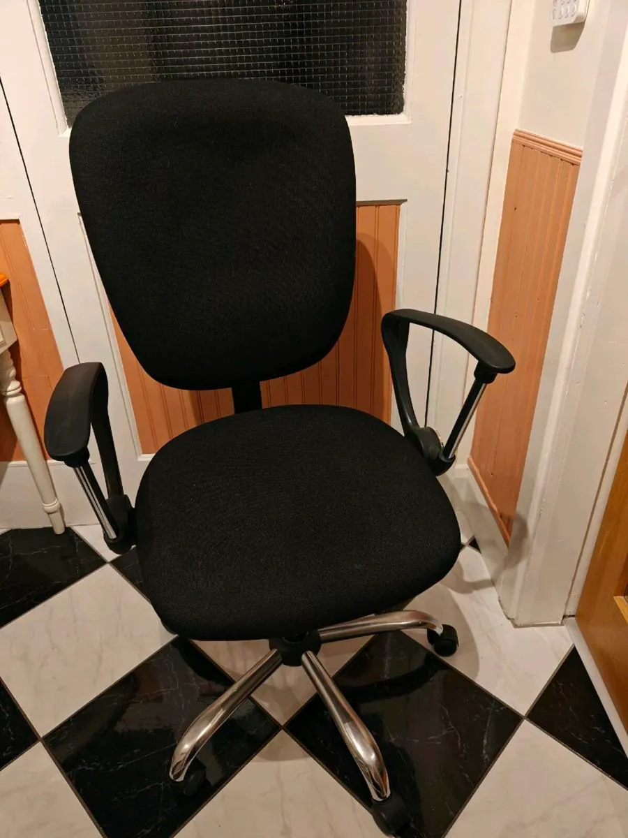 Office chair excellent condition - Image 1