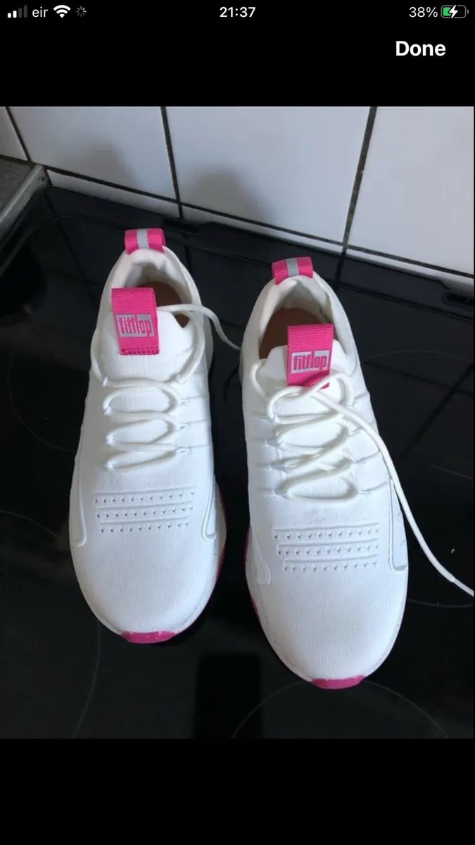 Ladies trainers size 4 €20 - Image 1