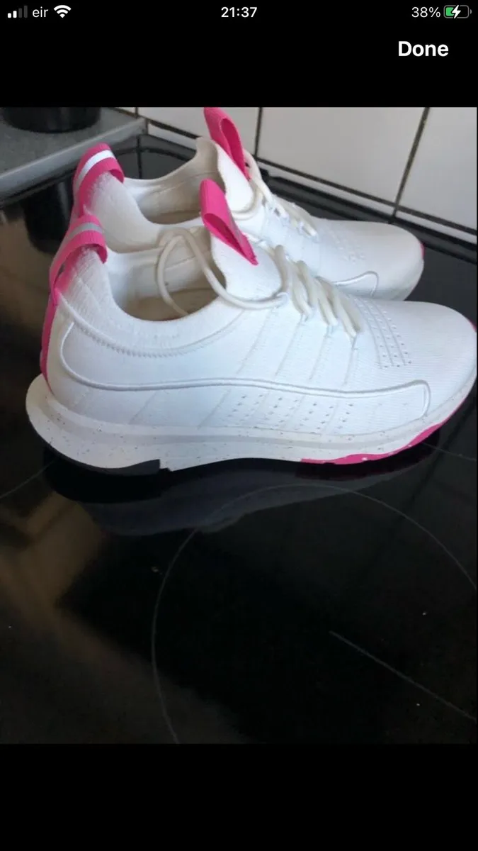 Ladies trainers size 4 €20 - Image 2