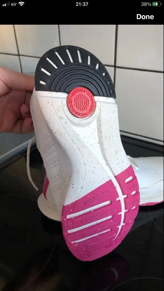 Ladies trainers size 4 €20 - Image 3