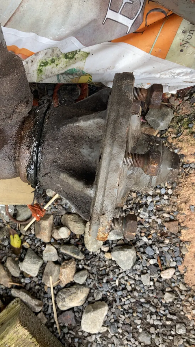 Massey Ferguson 165 complete stub axles and Grill - Image 3