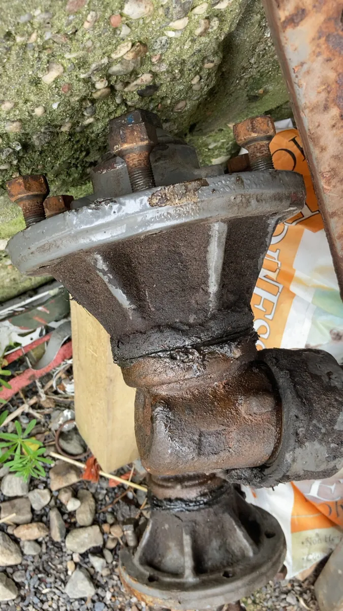 Massey Ferguson 165 complete stub axles and Grill - Image 4