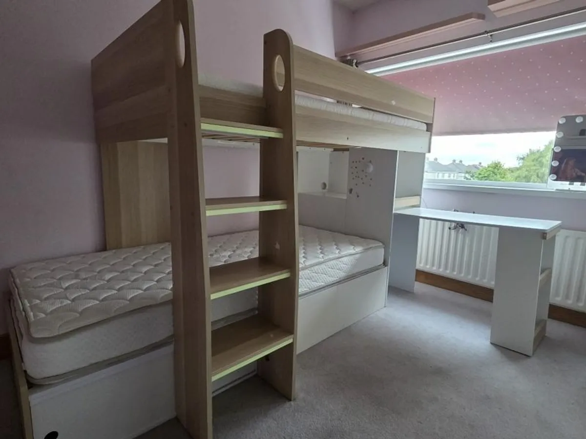 Bunkbeds - Image 1