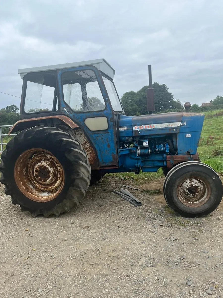 Ford 4000 with brown tax book - Image 1