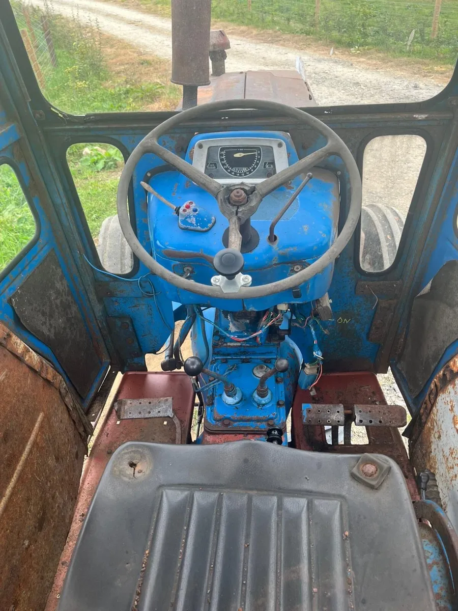 Ford 4000 with brown tax book - Image 4