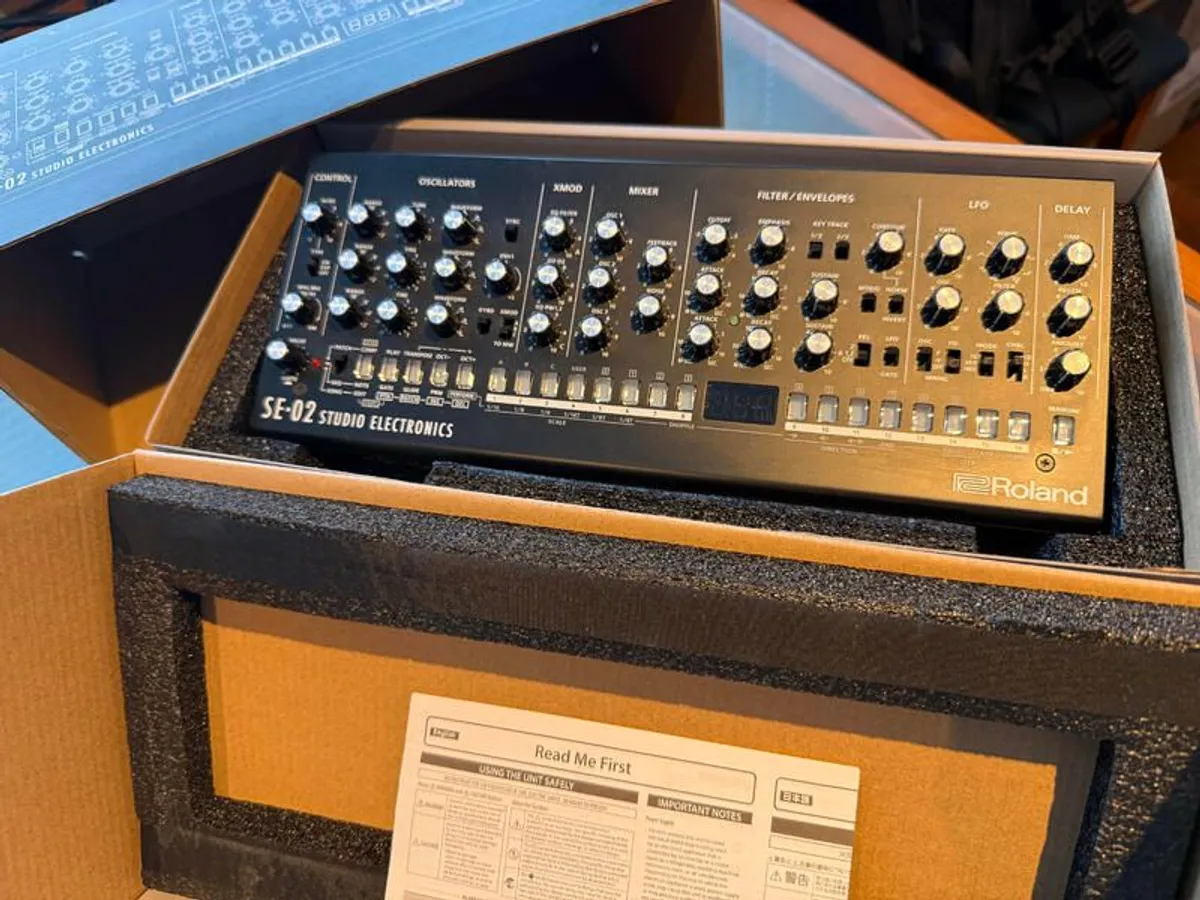 Roland SE-02