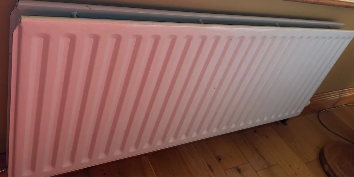 Radiators (2) Priced individually - Image 1