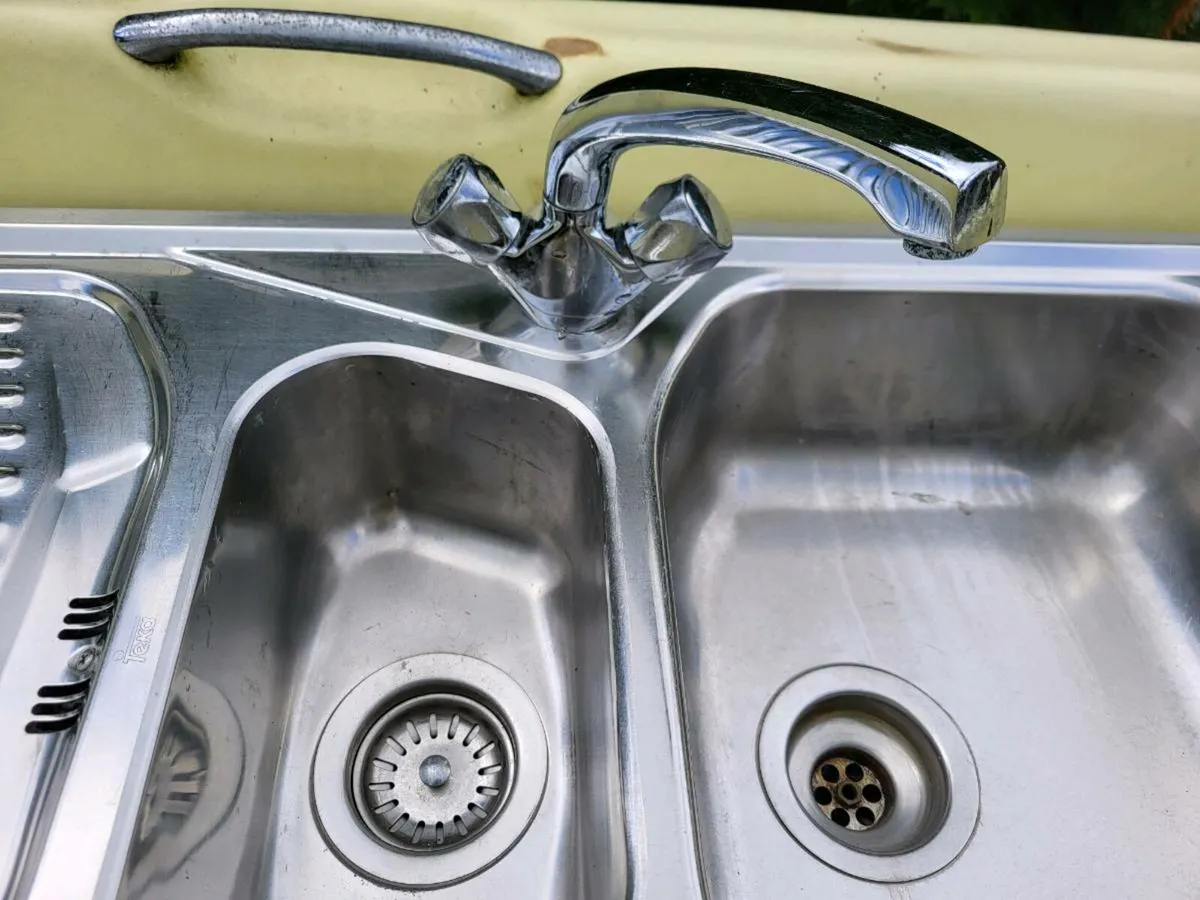 Kitchen bowl and half sink with mixer tap - Image 2