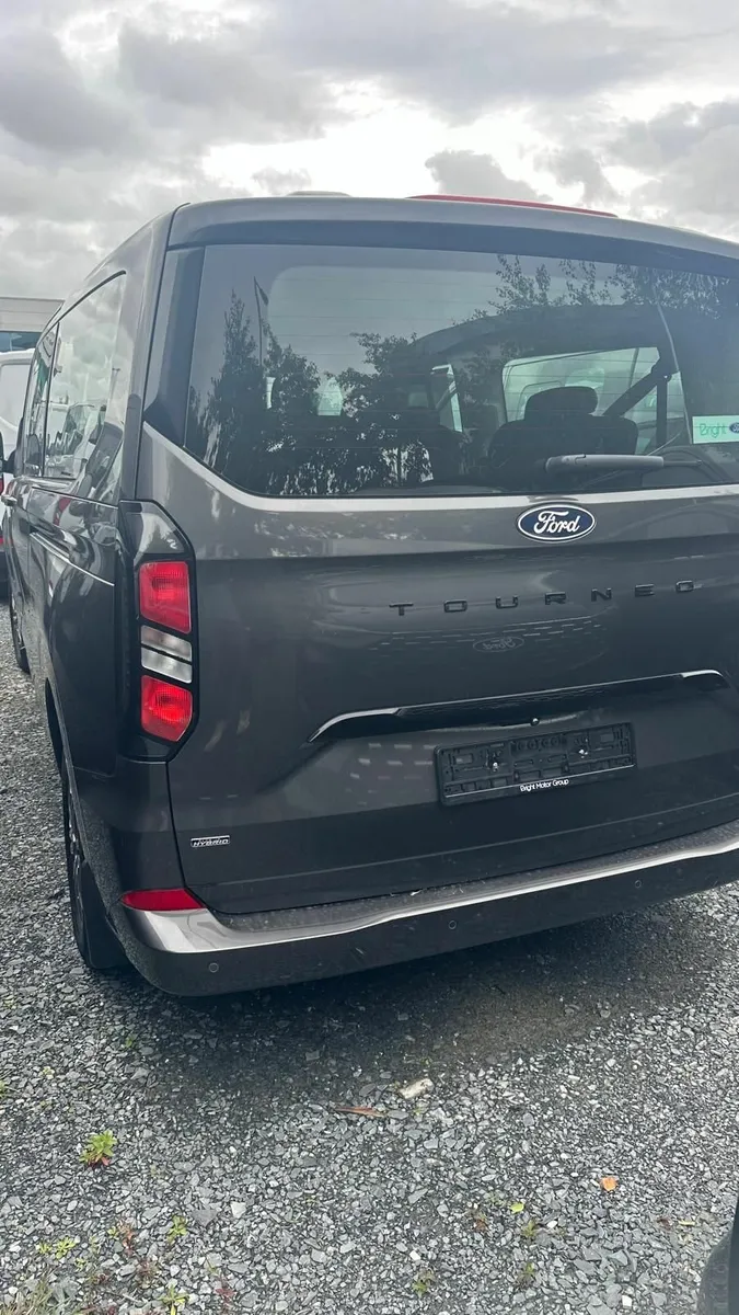 Ford Tourneo Custom 2025 - Image 2