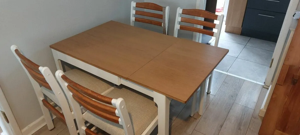 chairs + extendable table - Image 1