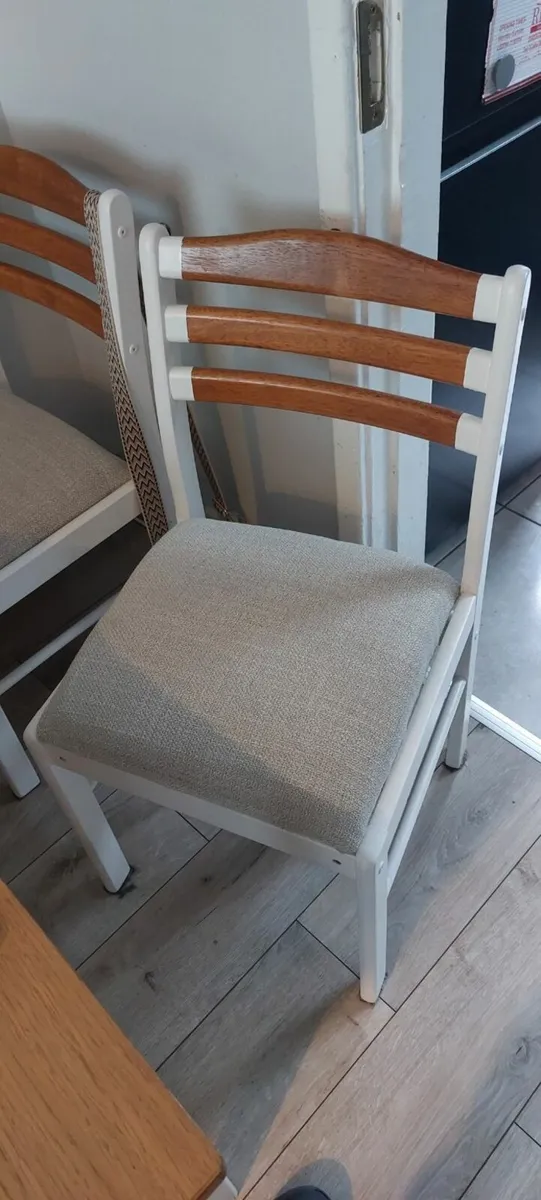 chairs + extendable table - Image 2