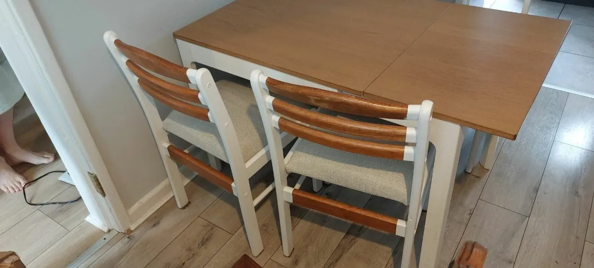 chairs + extendable table - Image 3