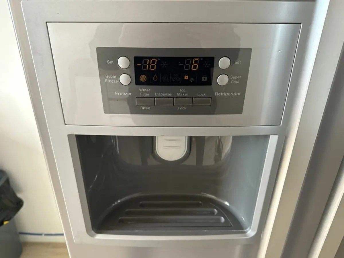 Bosch American Fridge Freezer - Image 3