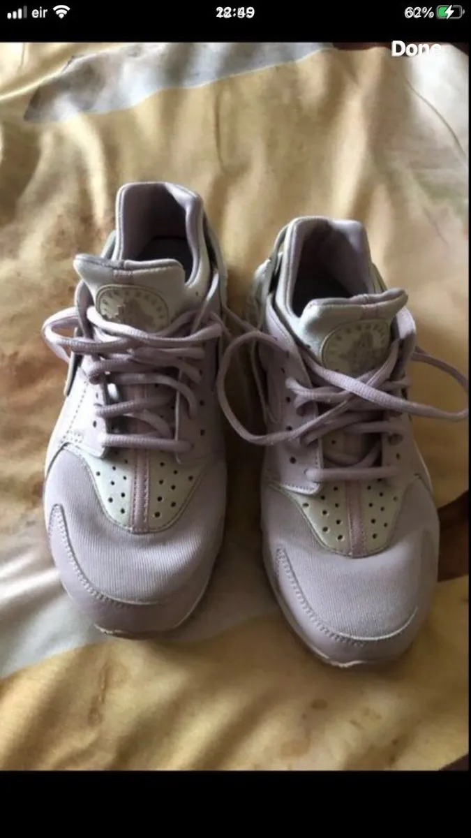 Ladies Nike trainers size 5.5 €30 - Image 1