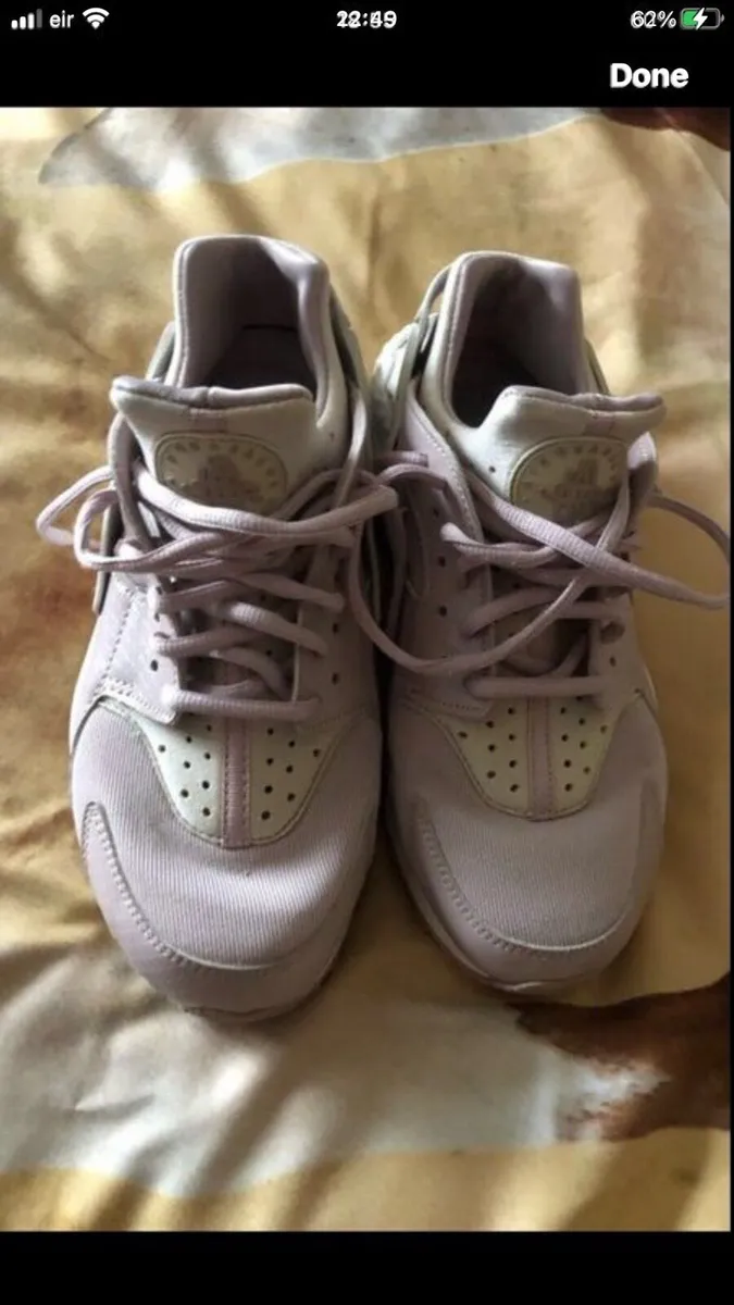 Ladies Nike trainers size 5.5 €30 - Image 3