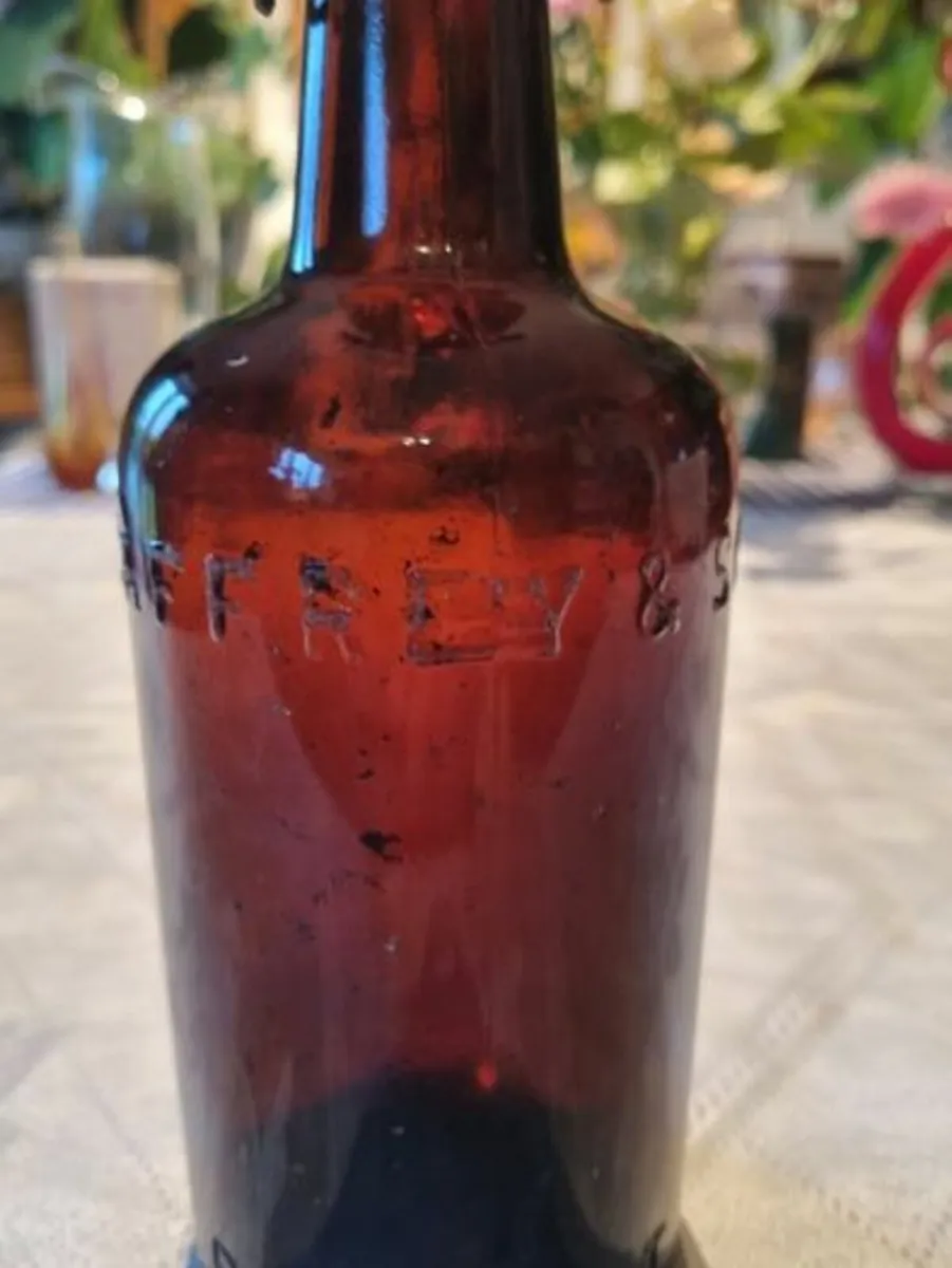 T.R. Caffrey Belfast Bottle - Image 3