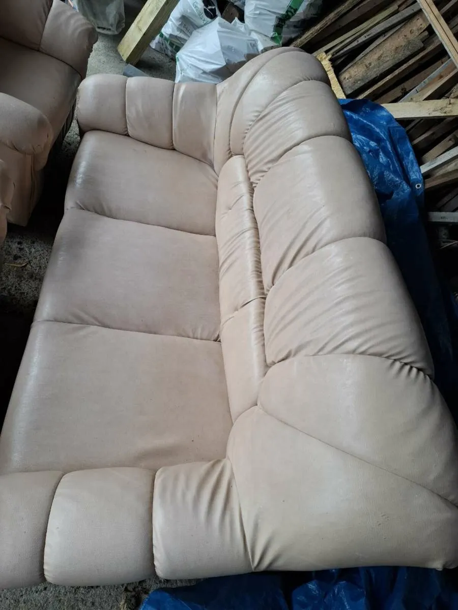 3 seater and 2 arm chairs - Image 3