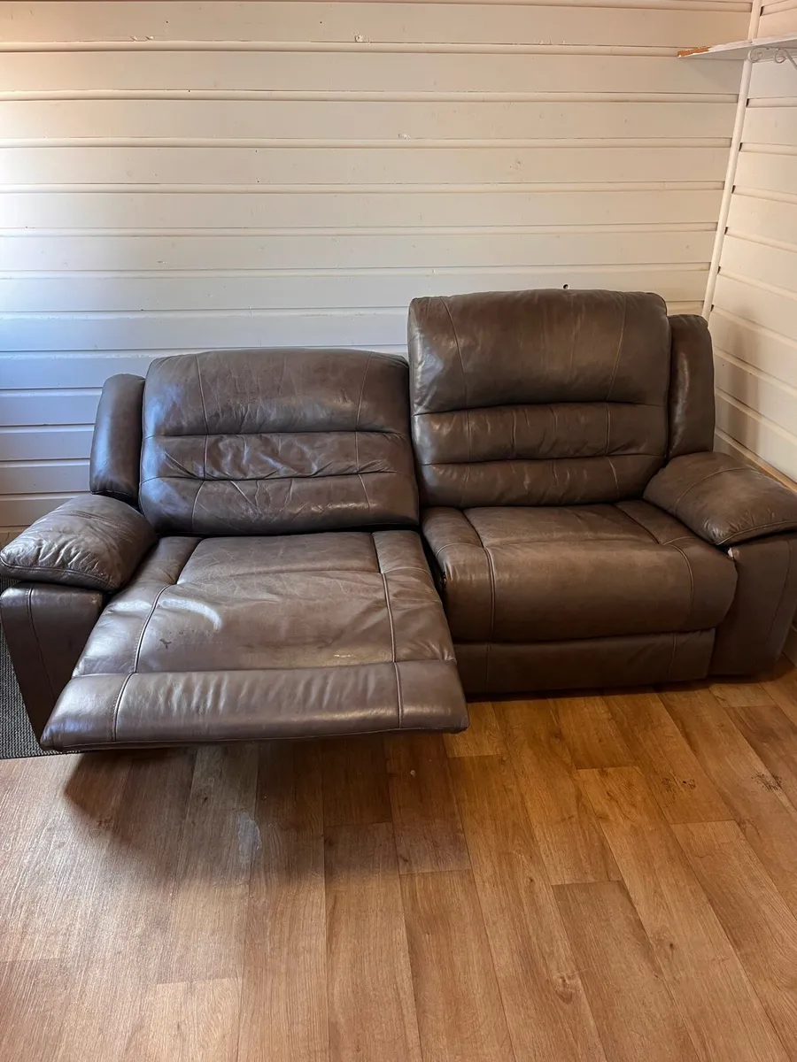 3 seater Leather Recliner - Image 2
