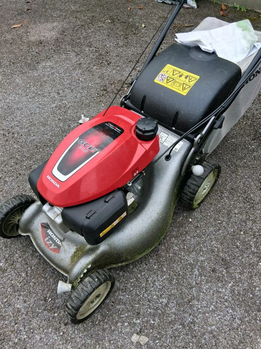 Honda lawn mower for sale - Image 1