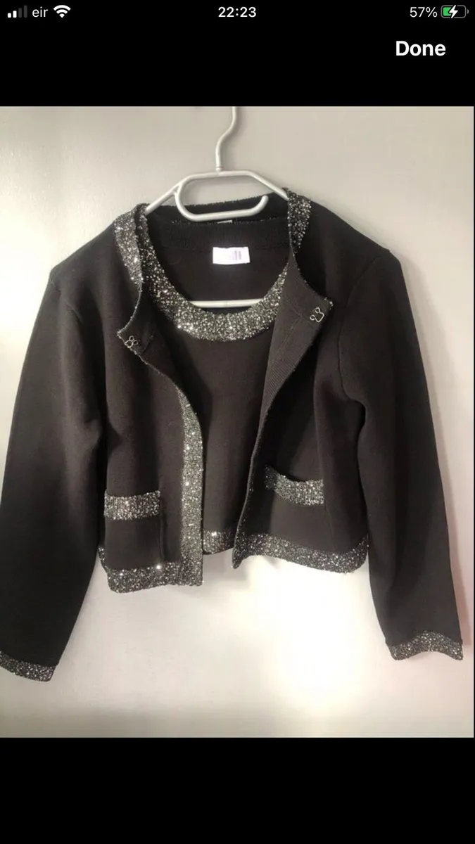 Ladies BNWT two piece suit €40 - Image 1