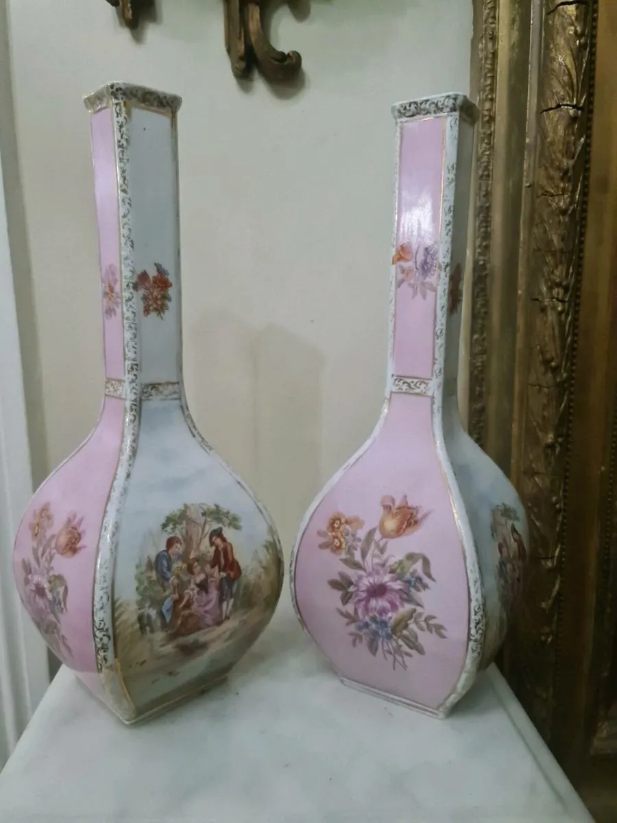 A pair of tall porcelain antique vases - Image 2