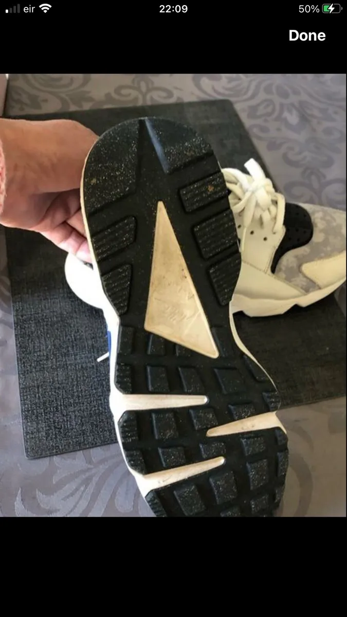 Mens Nike trainers size 8 €50 - Image 3