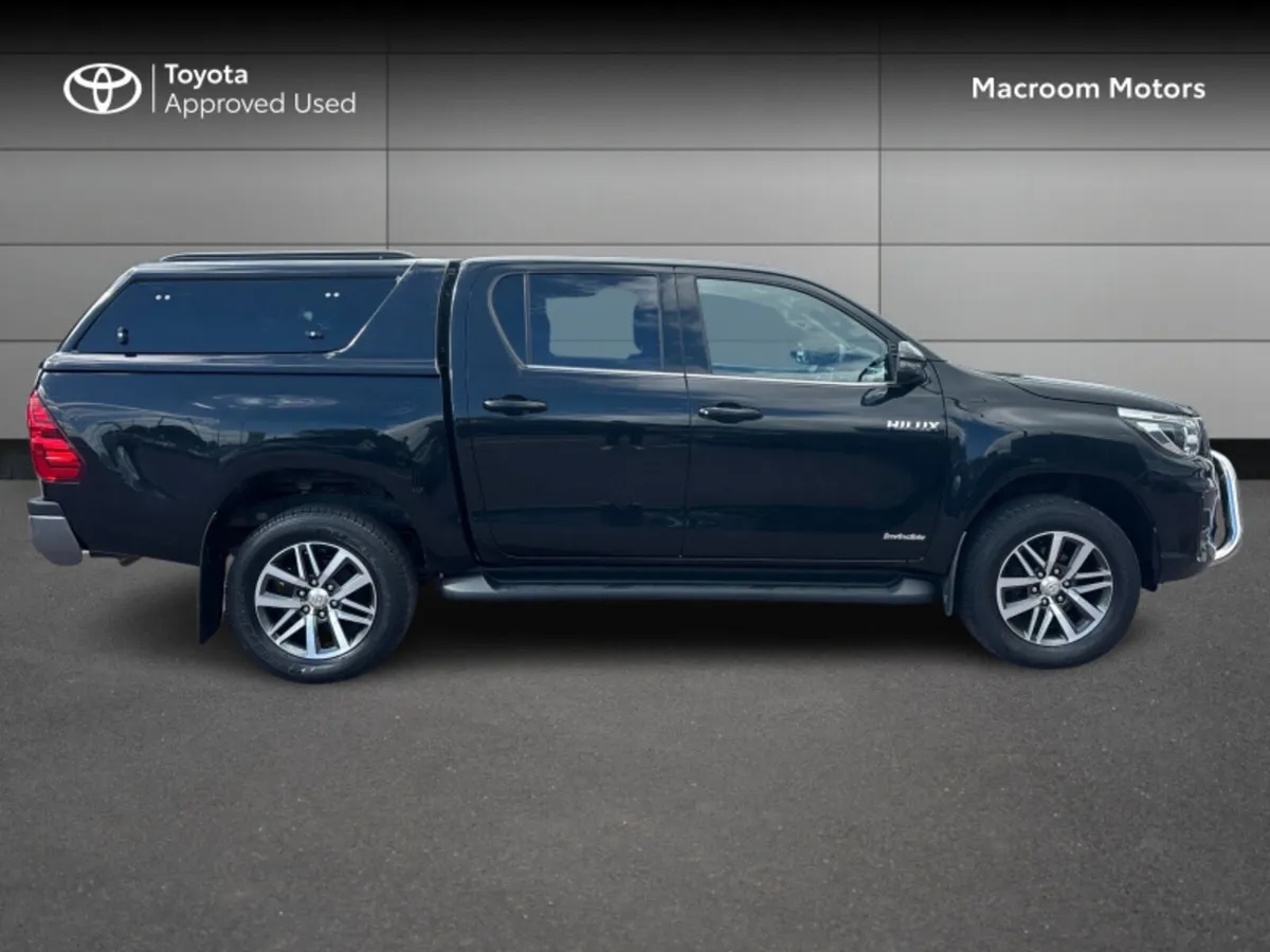Toyota Hilux DCAB INVINCIBLE AT 4DR A AUTO - Image 3