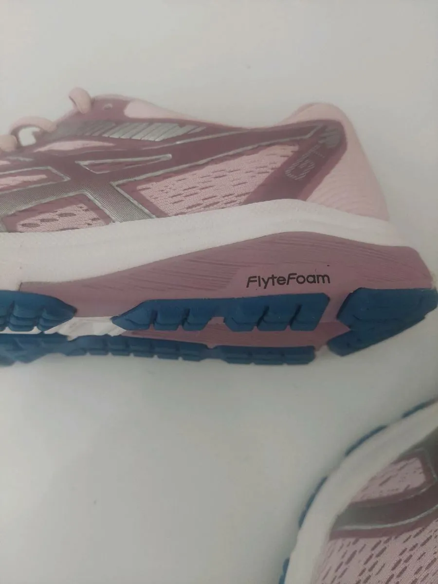 Asics trainers - Image 3