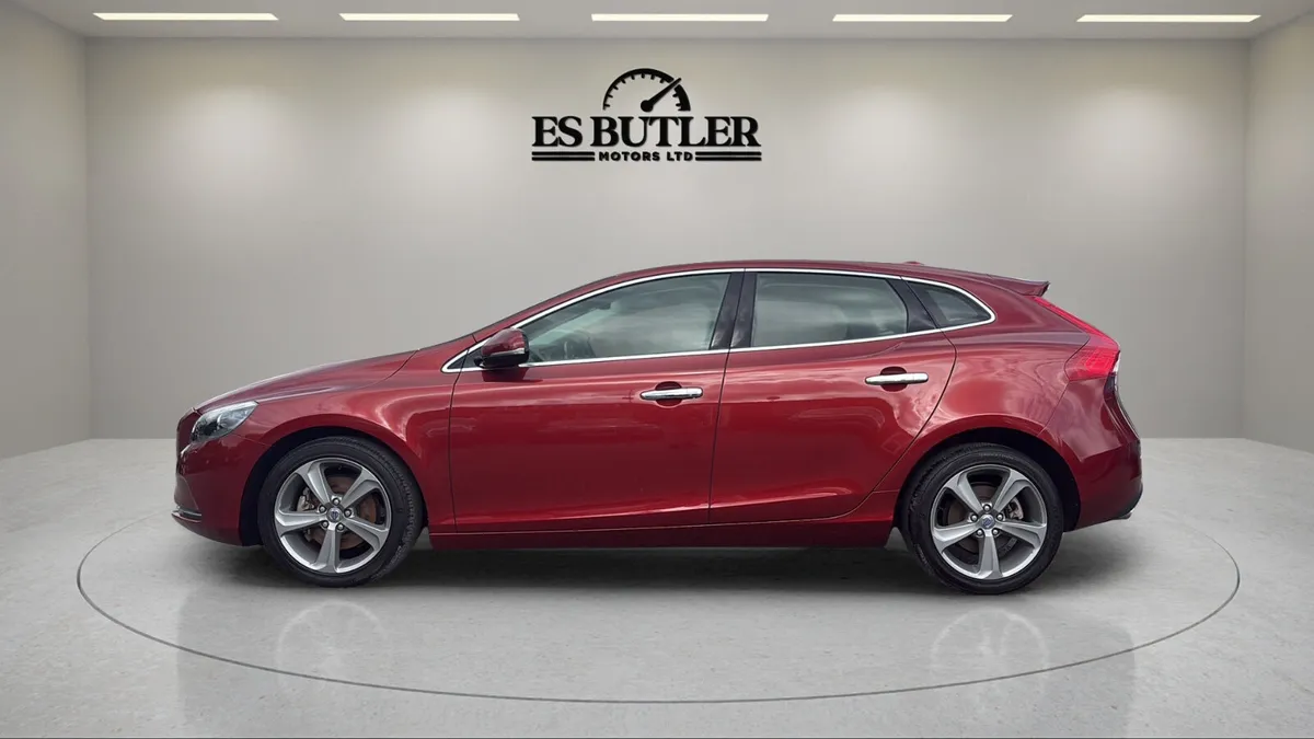 2014 Volvo V40 1.6L AUTO T4 ONLY 50,000KMS /AS NEW - Image 2