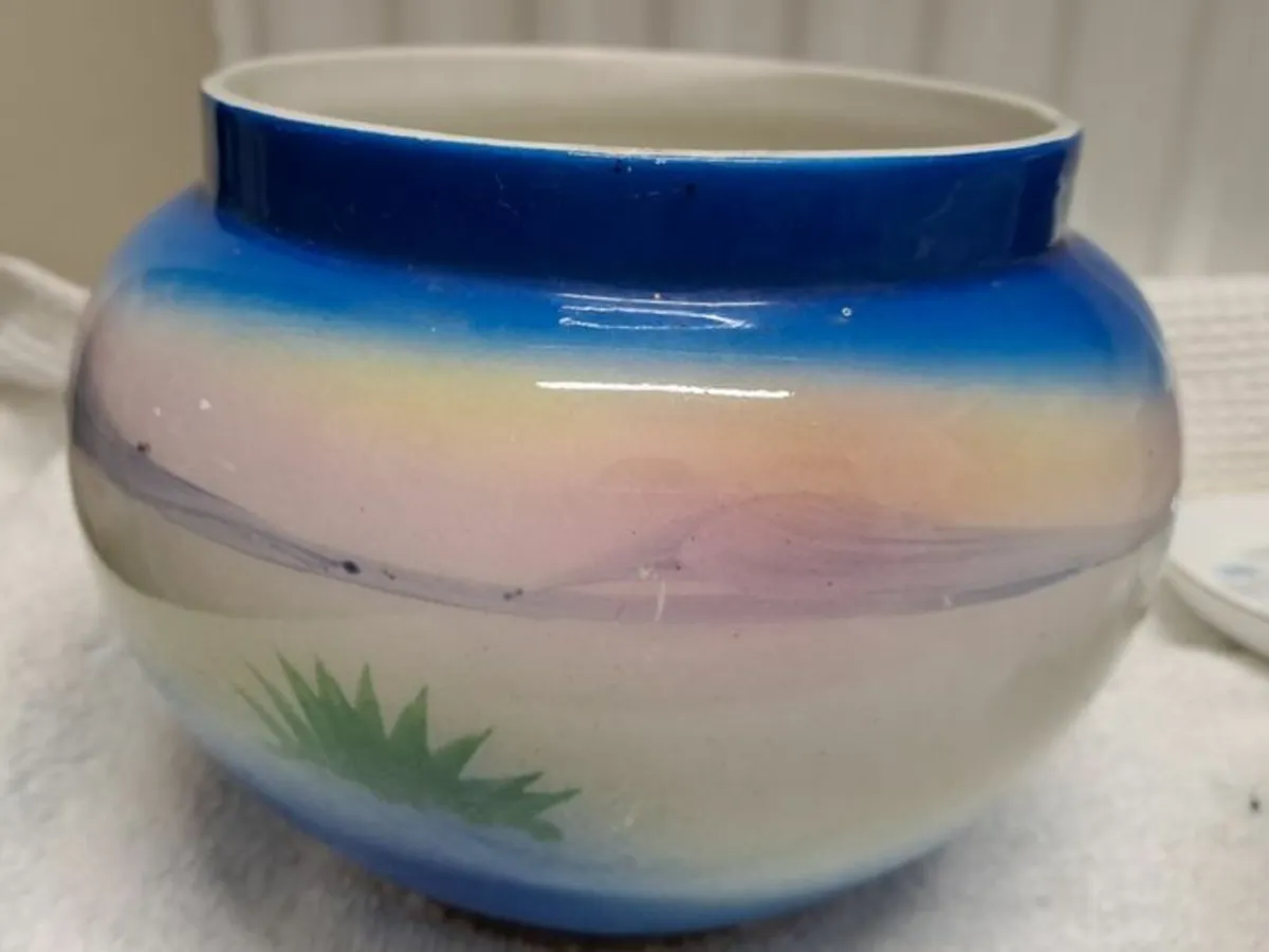 Painted gold and blue pot - Image 4