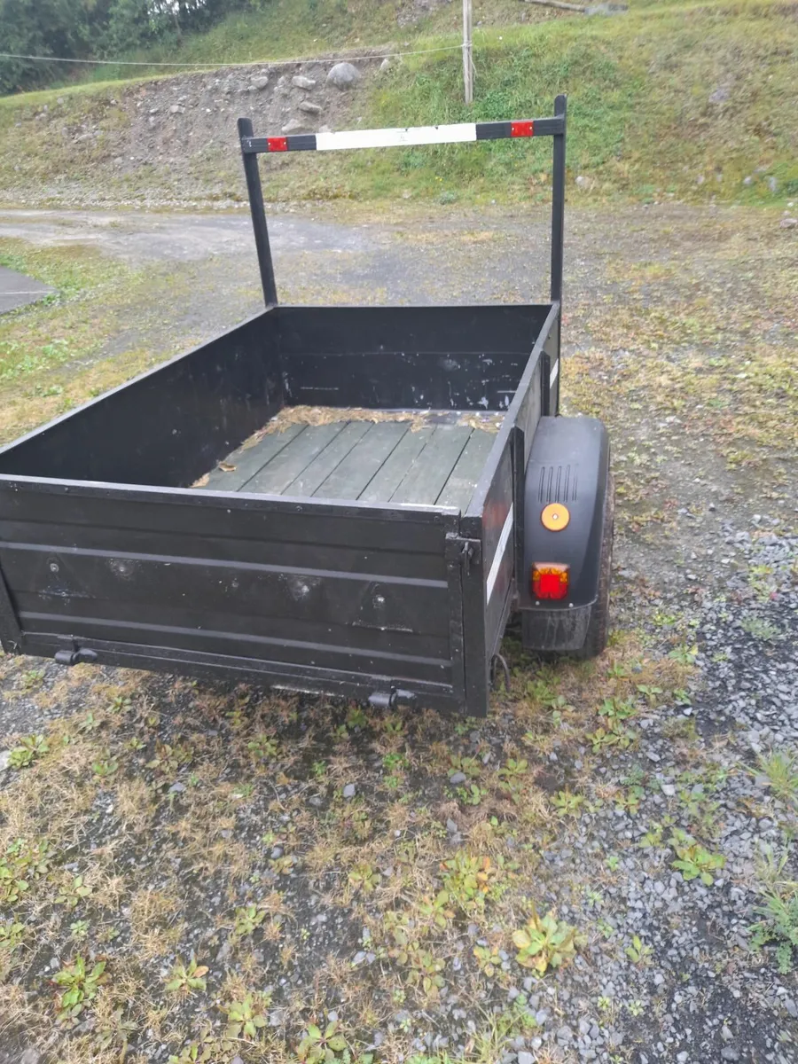 Trailer - Image 1