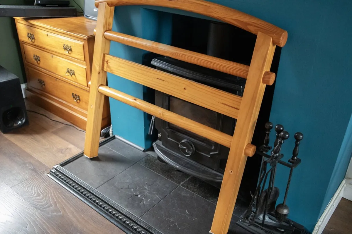 Wooden single bed - Image 4