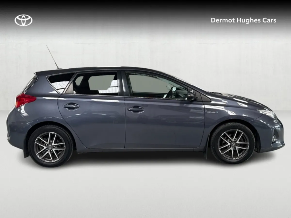 Toyota Auris 1.8 VVT-I HSD ICON + E-CV E-CVT 136 1 - Image 3
