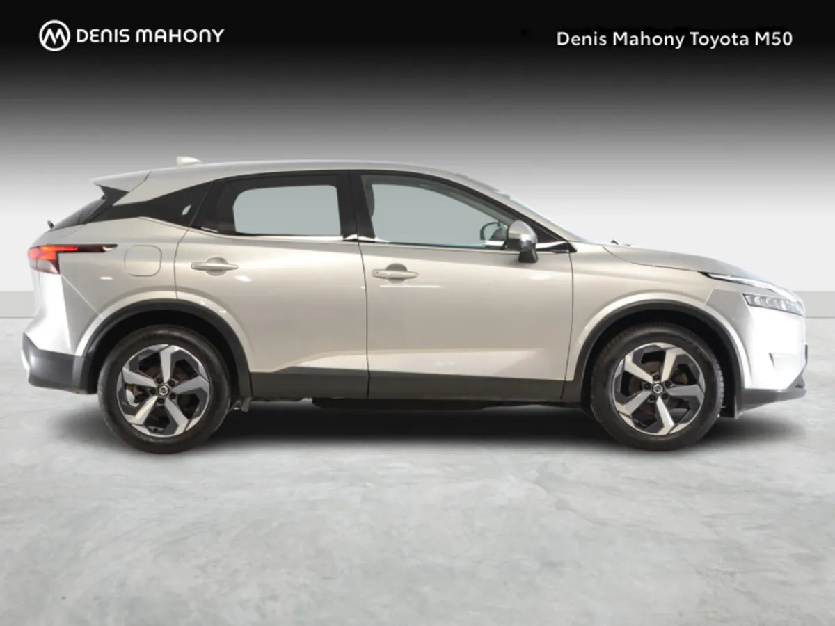 Nissan Qashqai SV Premium - Image 3