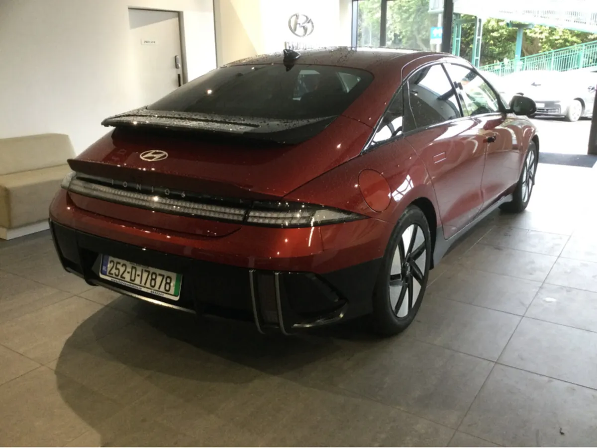 Hyundai IONIQ 6 ELEGANCE 77KW ** SHOWROOM DISPLAY - Image 2