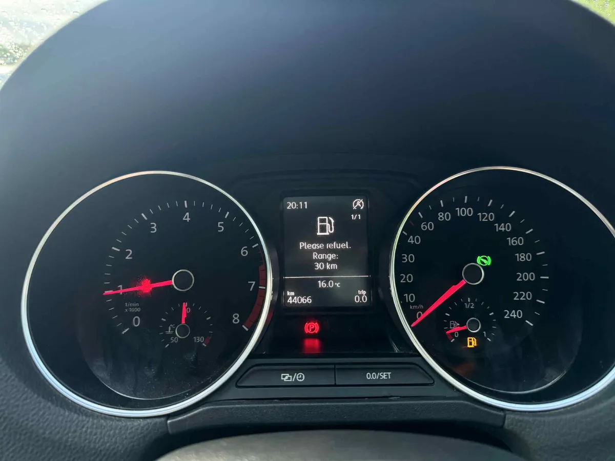 VW Polo 2015 TSI 1.2 Automatic –comfortline - Image 3