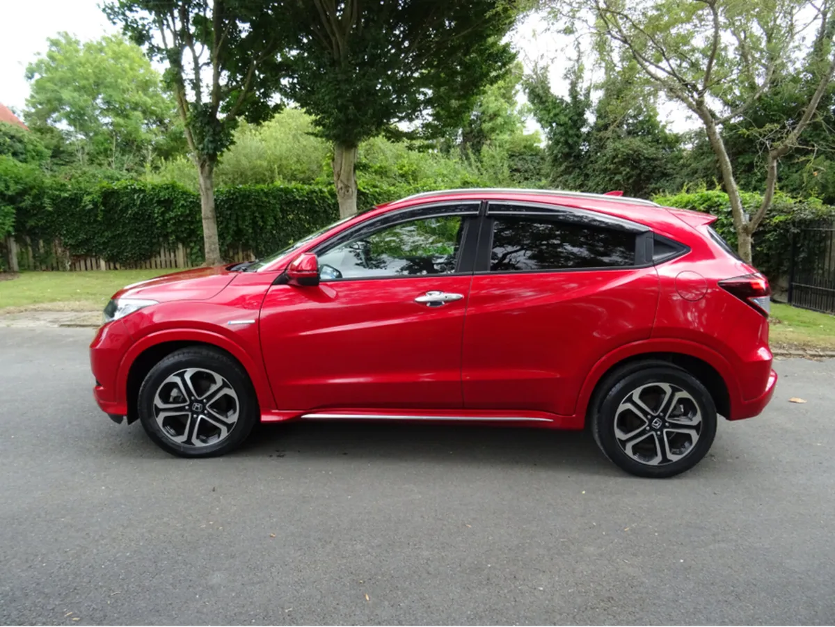 Honda Vezel 1.5 AUTO HYBRID FULL LEATHER SEATS - Image 2
