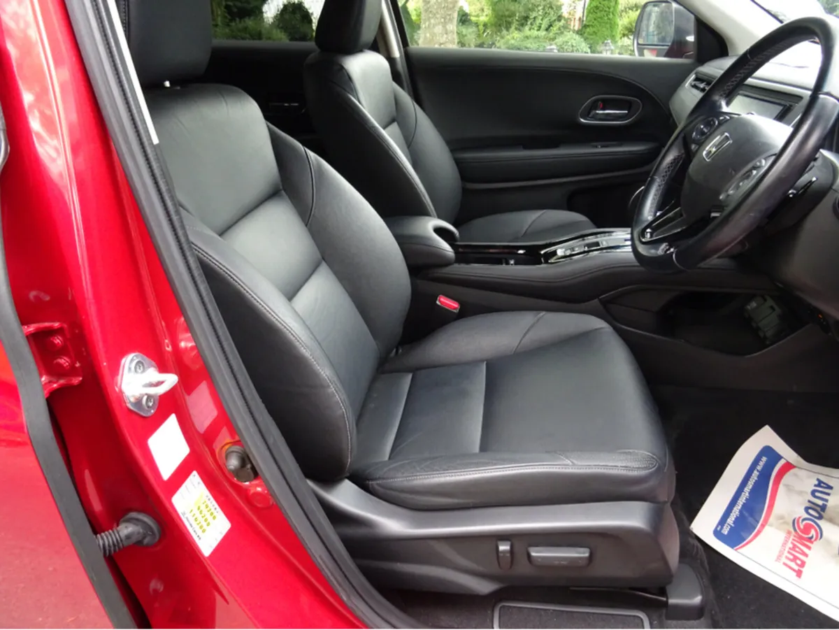 Honda Vezel 1.5 AUTO HYBRID FULL LEATHER SEATS - Image 4