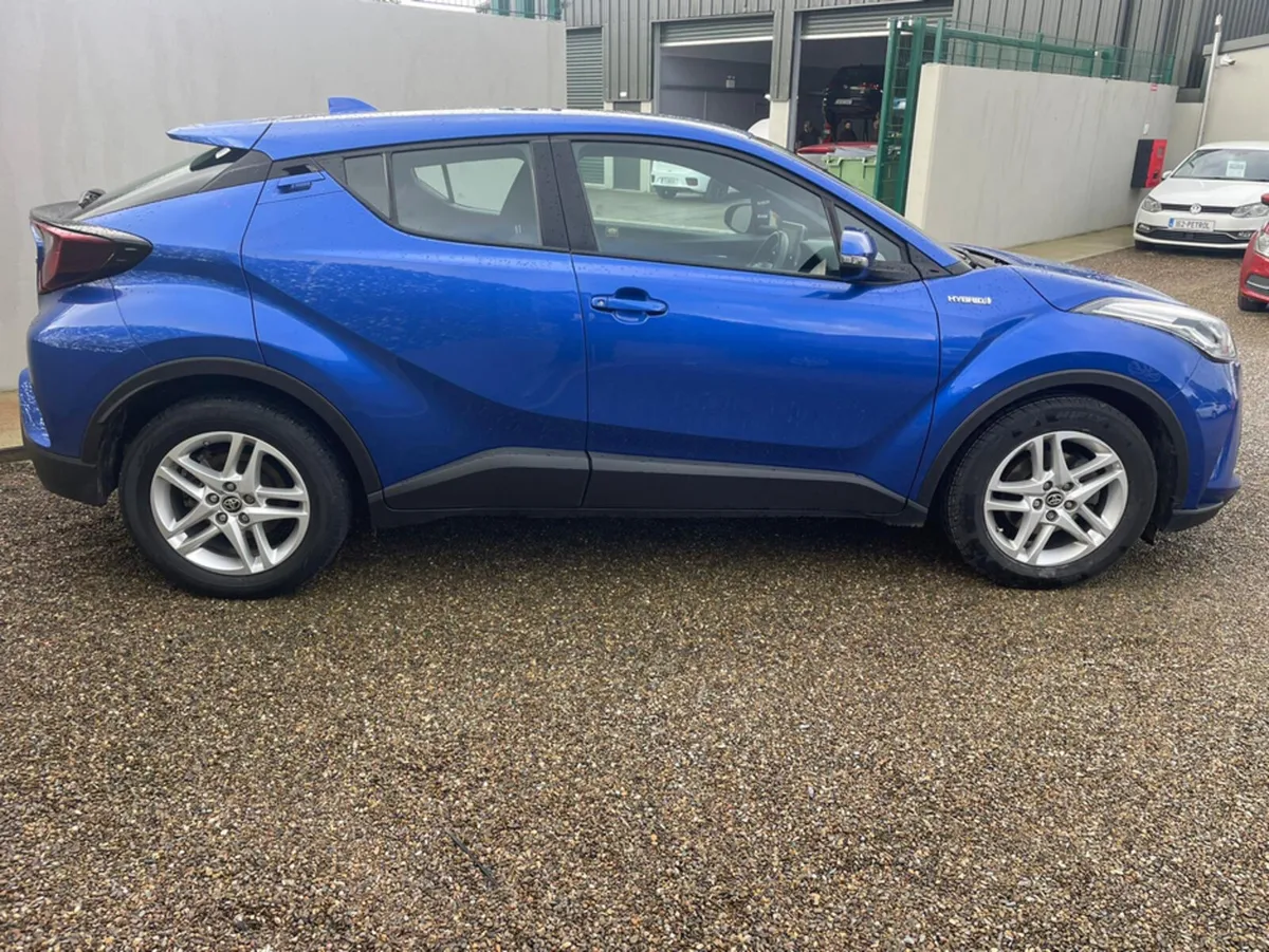 Toyota C-HR ICON HEV CVT - Image 4