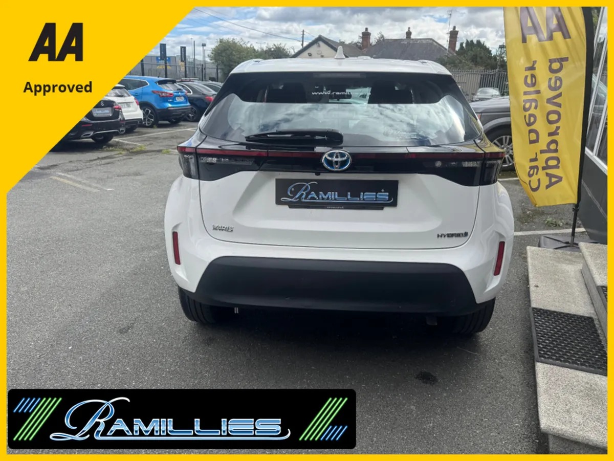 Toyota Yaris Cross ICON HEV AUTO....FULL SERVICE H - Image 4