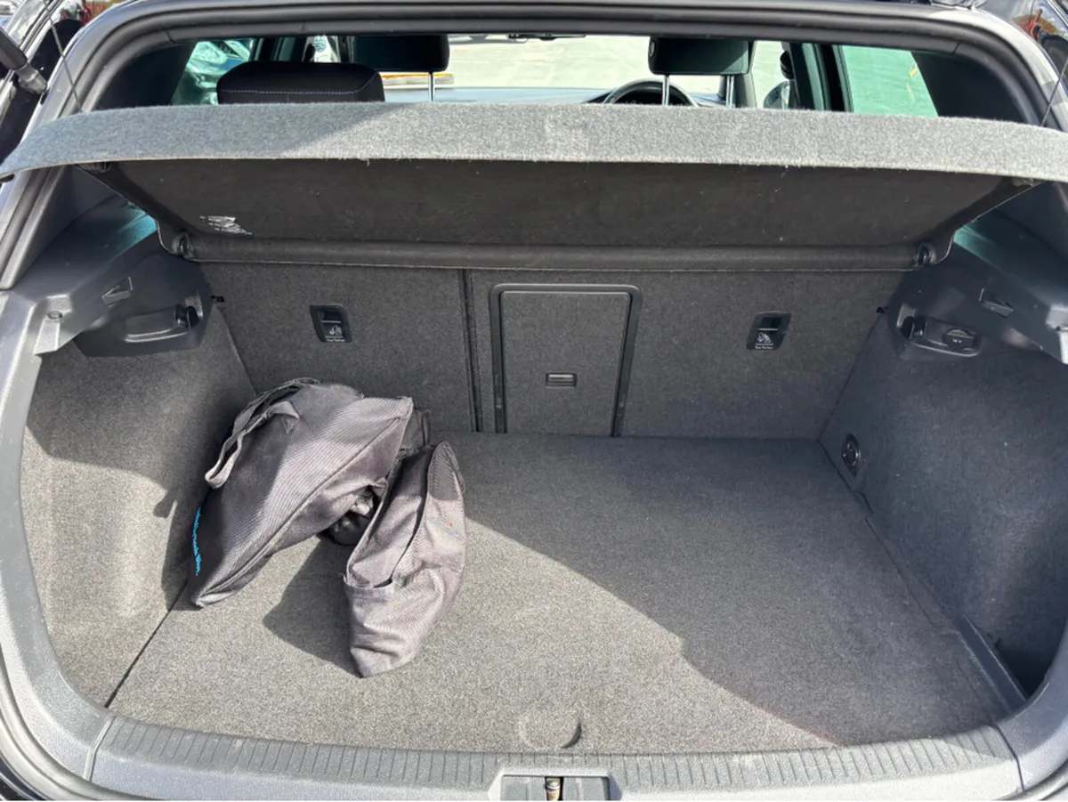 Volkswagen Golf 1.4 GTE NAV S-A 5DR Plug in Hybrid - Image 3