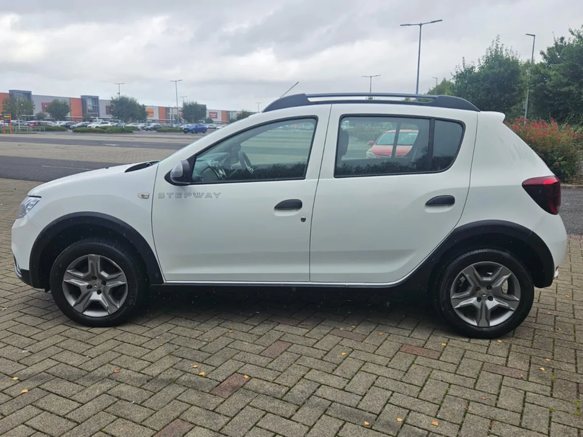 Dacia Sandero Stepway 1.0 PETROL ESSENTIAL  MODEL* - Image 4