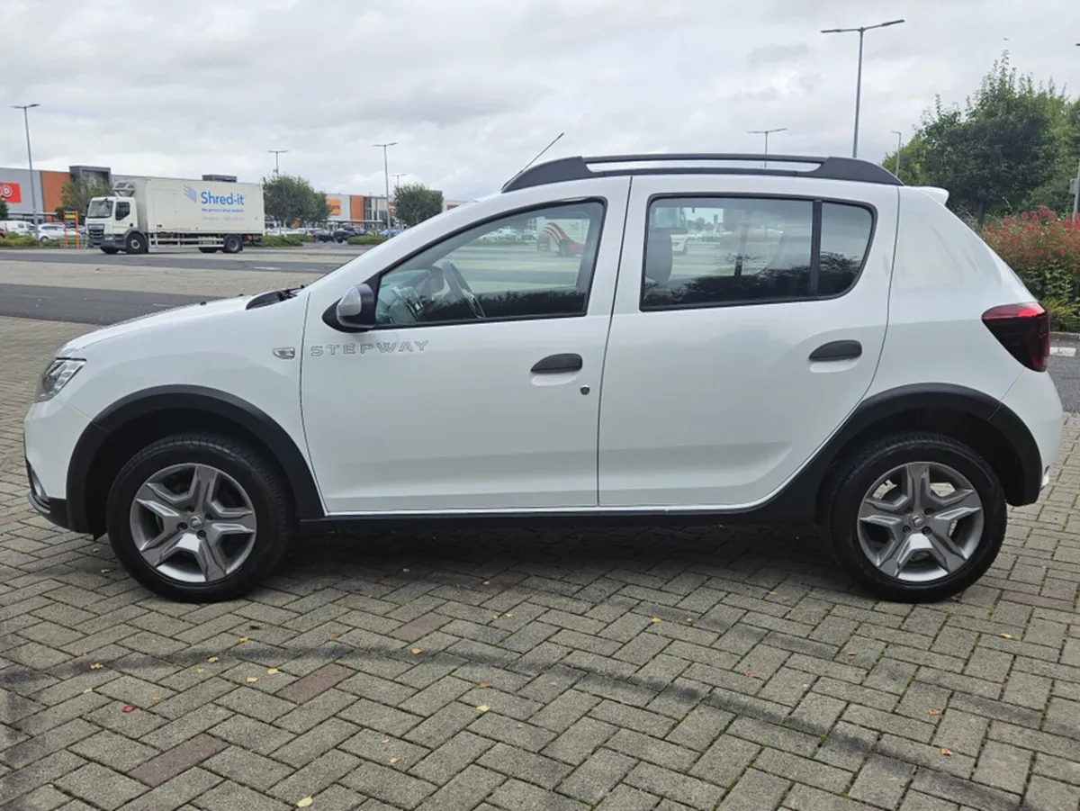 Dacia Sandero Stepway 1.5 DIESEL LAUREATE  MODEL*S - Image 4