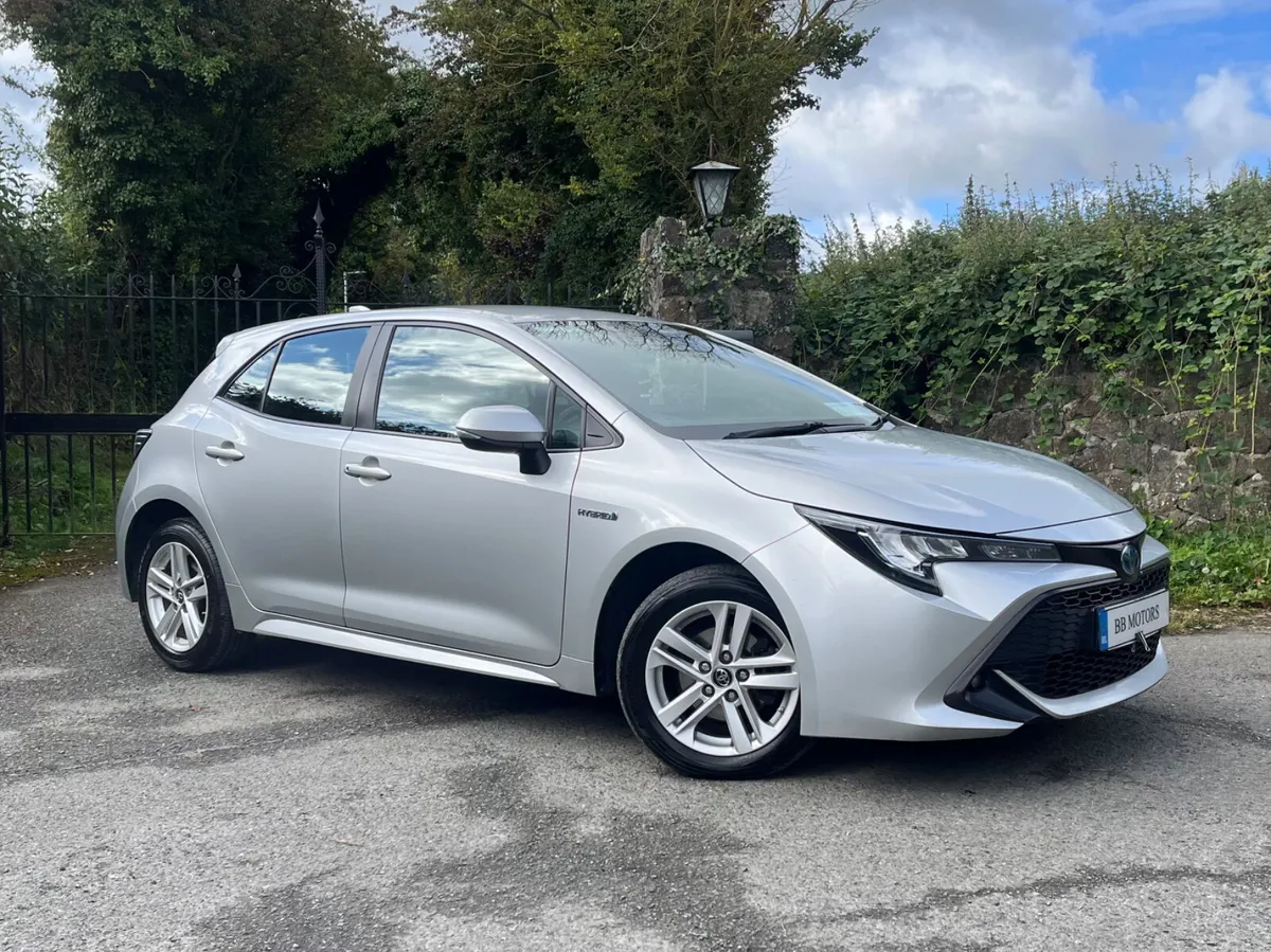 Toyota Corolla 1.8 Hybrid Luna Hatchback - Image 3
