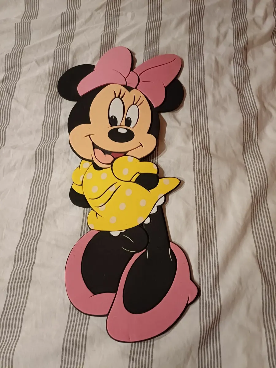 Minnie Mouse  paraphernalia - Image 1
