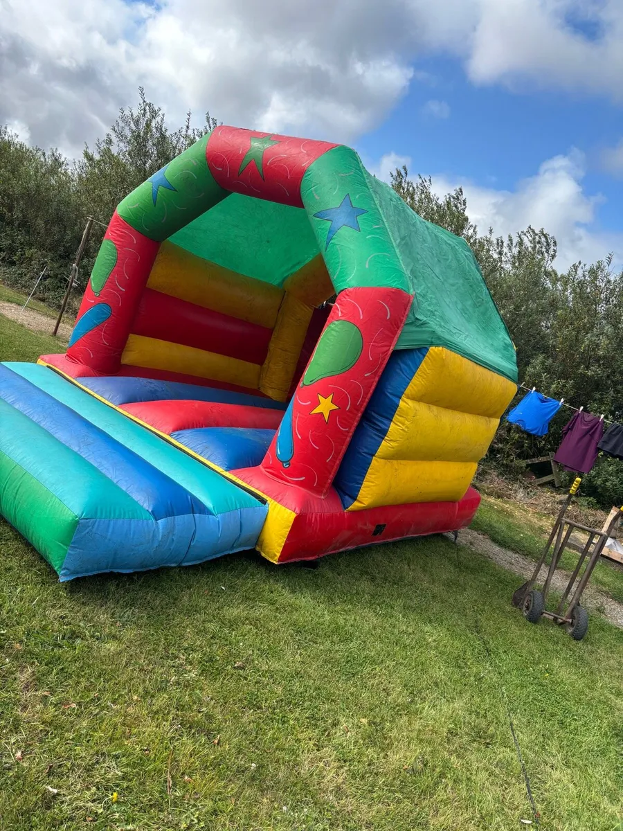 Bouncy castle - Image 2