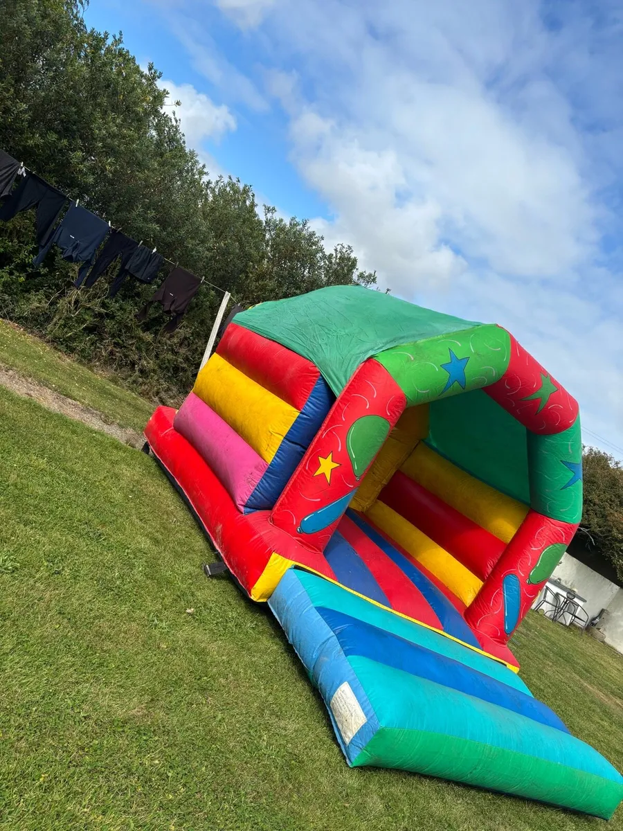 Bouncy castle - Image 3